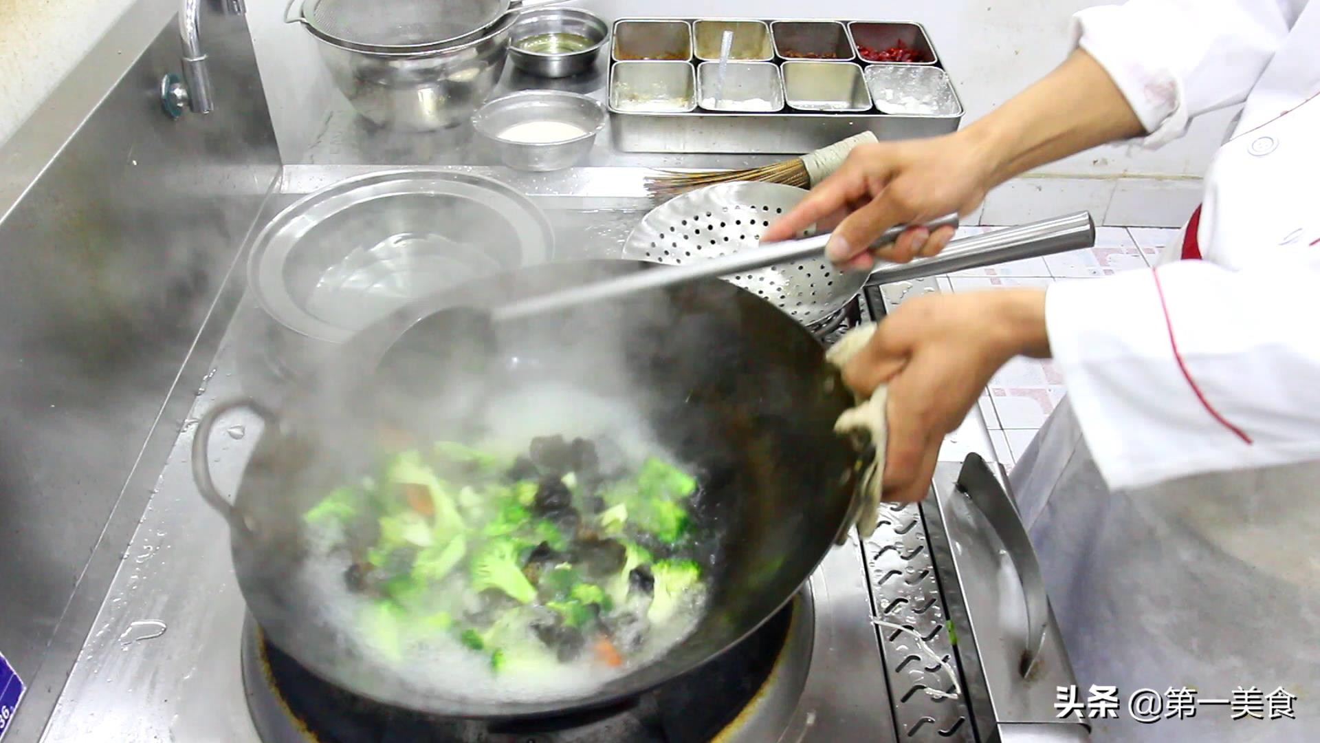 补钙的食物除了红枣还有哪些,海参跟什么一起吃补钙