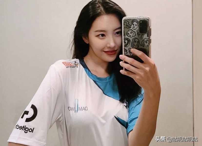 再破次元壁！宣美为DWG应援，秦昊召唤师峡谷“爬山”