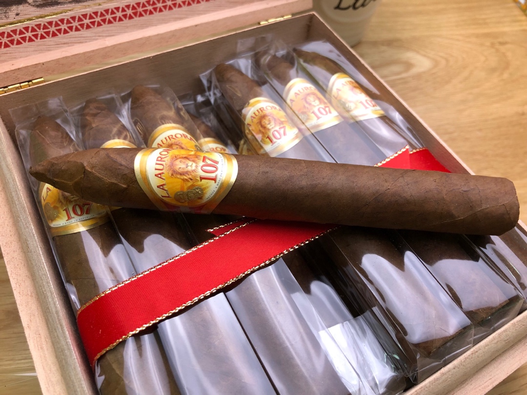 这才是家人想提前开抢的年货！满满一盒100支雪茄，串门走亲戚必
