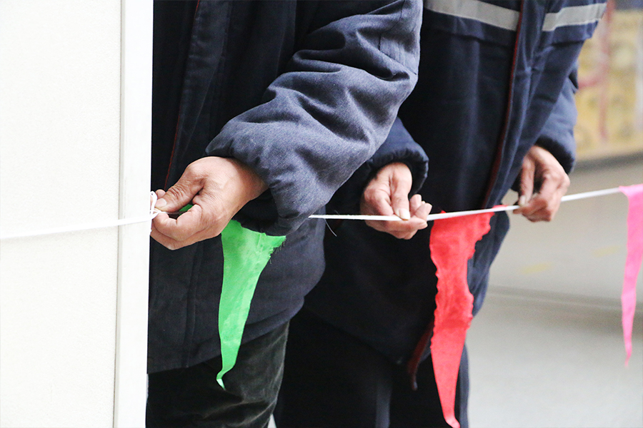 雪中的校园风景,坐落在雪山戈壁上的学校真美丽