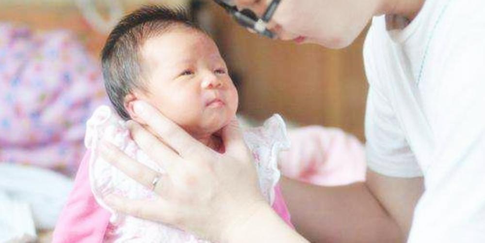 怎么判断宝宝受惊吓好没好,怎么判断宝宝被吓到了