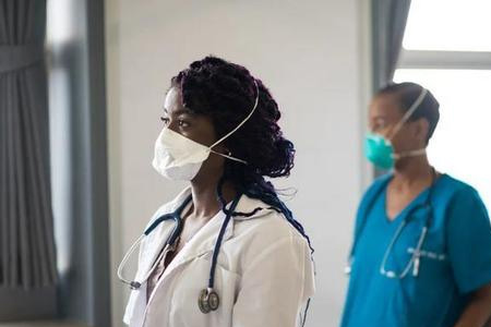 白岩松对话马云如何看待网友议论,马云接受白岩松采访互联网