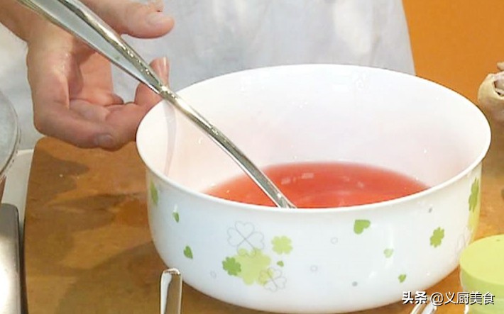 脆皮大肠的制作方法和视频,脆皮大肠脆皮浆的调制方法