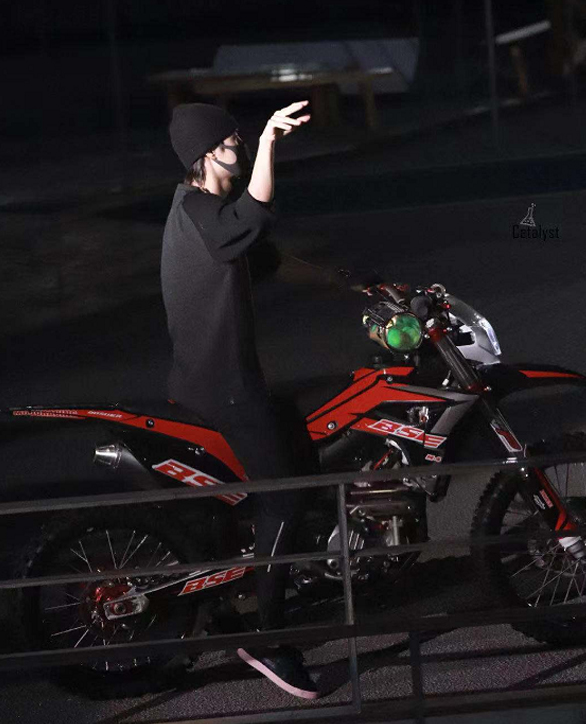 王一博穿vlone的原因,王一博真的是钢铁直男吗