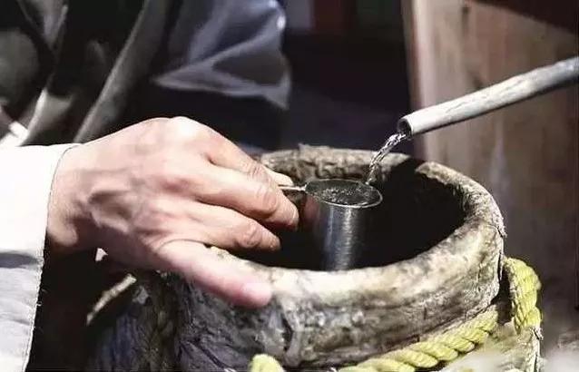 纯粮酒和酒精勾兑的酒怎么区别,白酒勾兑和酒精勾兑