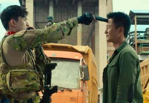 红海行动和战狼2哪个更震撼,红海行动和战狼2的对比