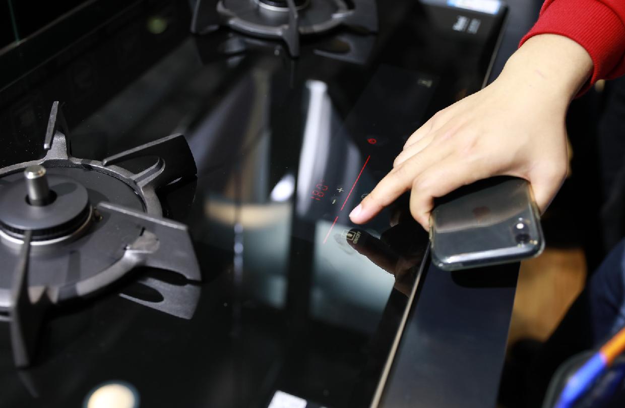 林内“一键”触控技术尽享美食、美浴、有温暖的新生活