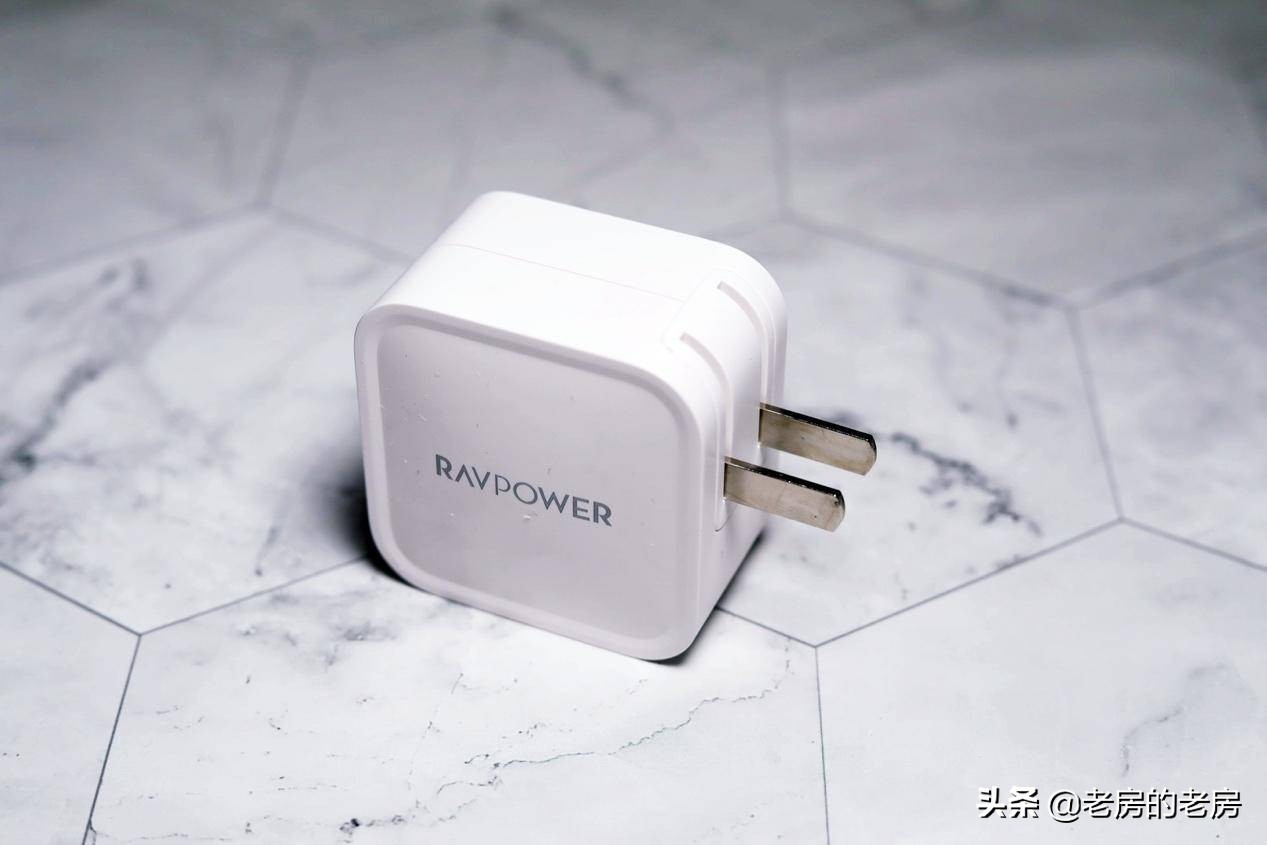 告别大砖块,拥抱小麻将,打火机大小的MBP充电头实用评测