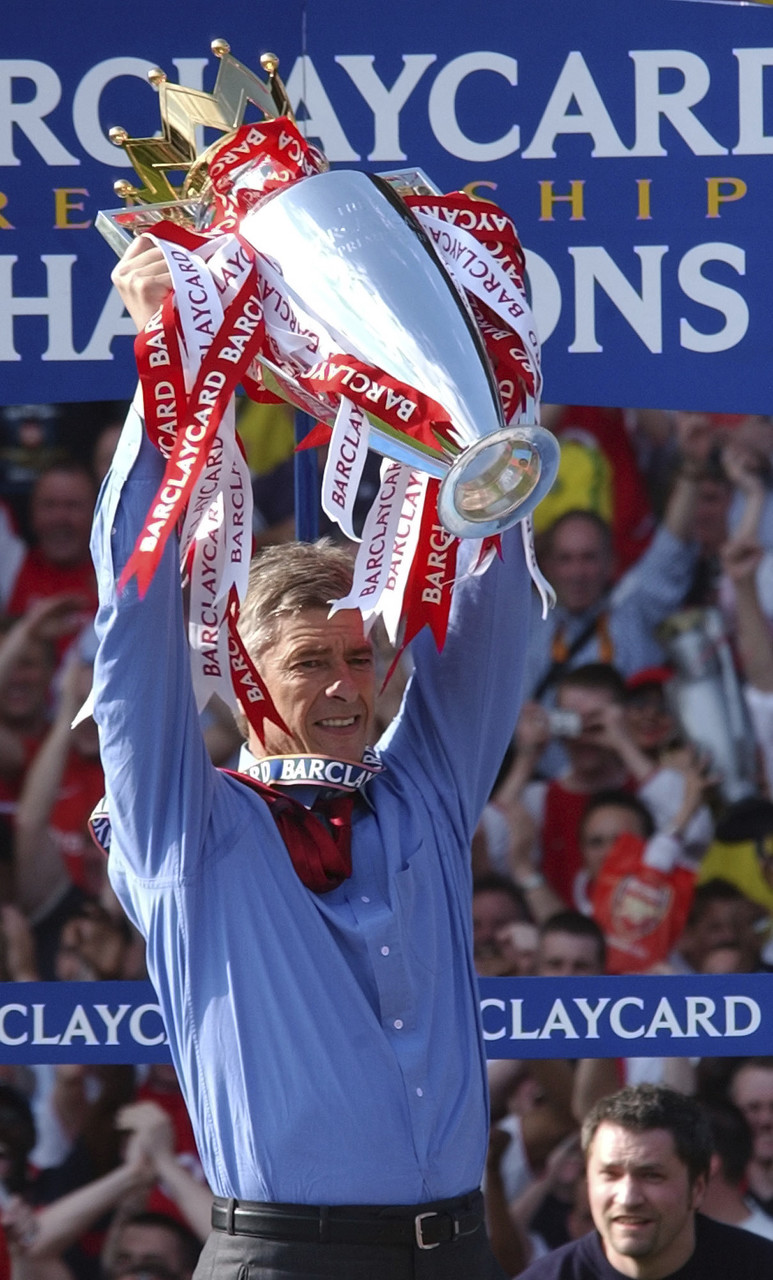 闃垮皵濉炵撼娓╂牸骞磋交,闃垮皵濉炵撼娓╂牸鍚涗复澶╀笅