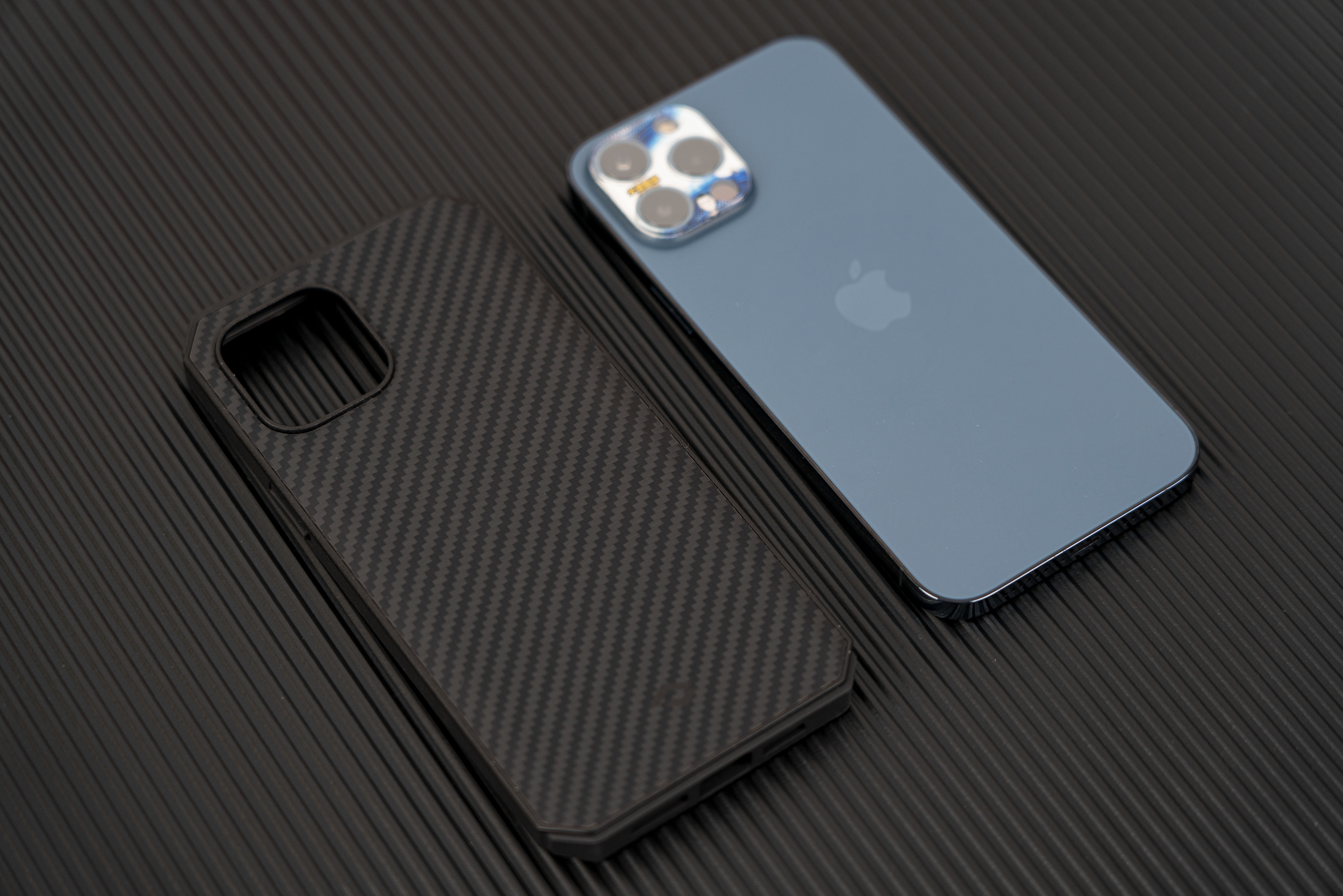 pitaka半包手机壳跌落测试,pitaka日落手机壳防摔测试