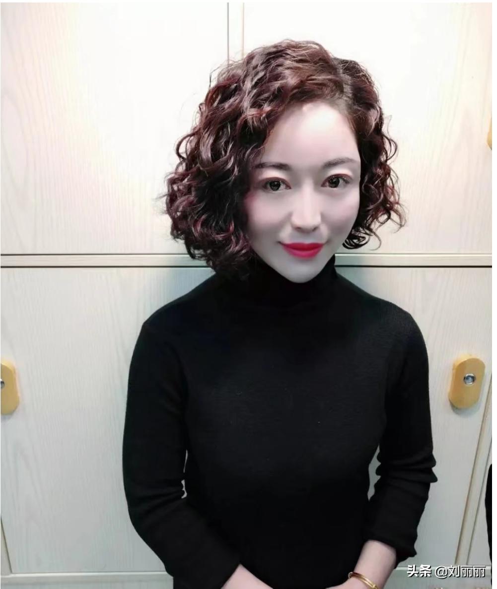 满头烫小卷真洋气适合各个年龄段,短发小卷满头烫40-50岁