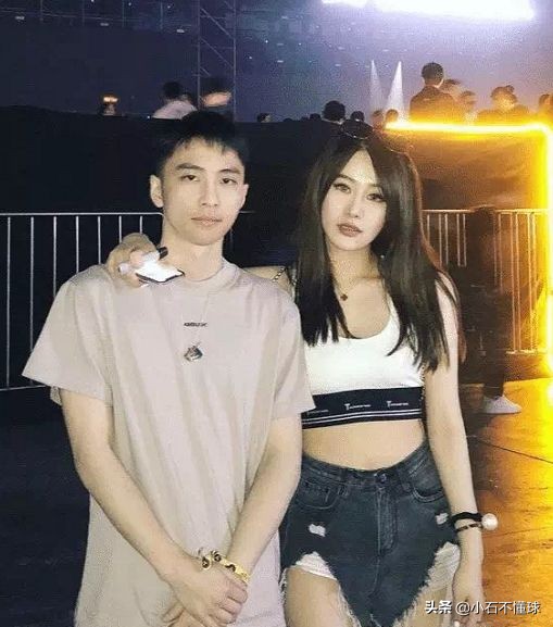 范斯晶：父亲是足球名宿，男友是江苏富二代，曾和继母组成姐妹花