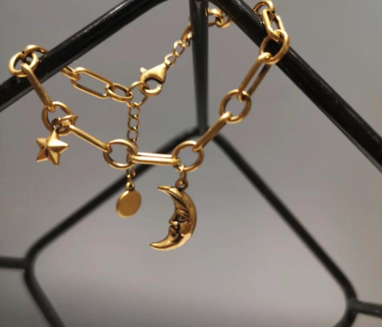 周大福新品又来袭，网友：黄金饰品这么好看，还买什么卡地亚啊