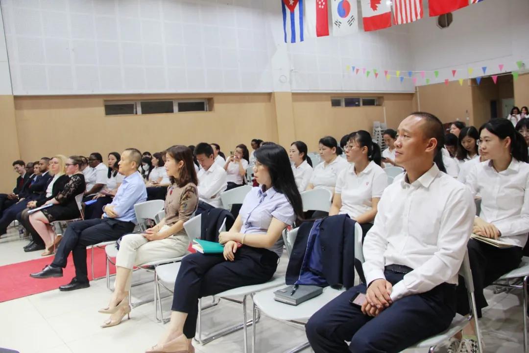 我的教育故事师德师风演讲比赛,我和学生共成长师德师风演讲视频