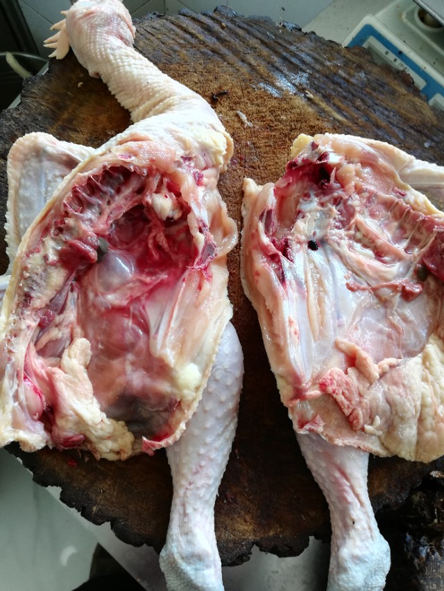 鸡怎么剁成小块视频,如何把整鸡分解小块