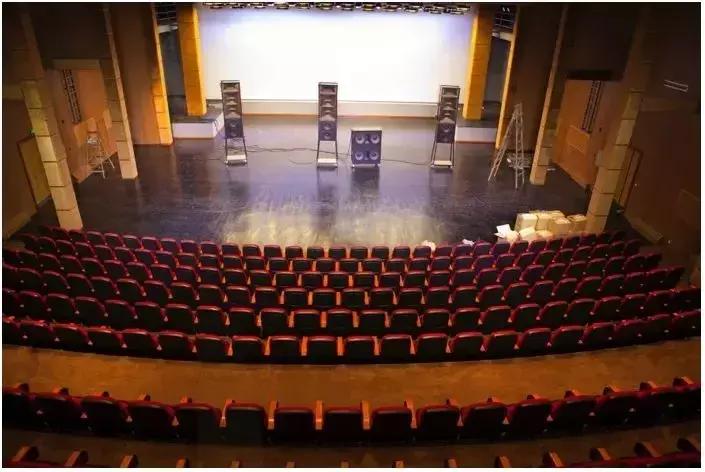 还在单身？也许你需要“丘比特”的助攻——献给单身男女的喜剧