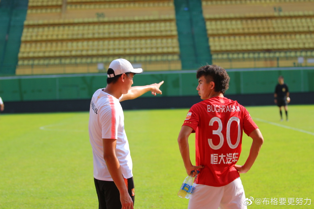 走李金羽的路，恒大00年*疆新**球员将试训法甲，曾向许家印重点介绍