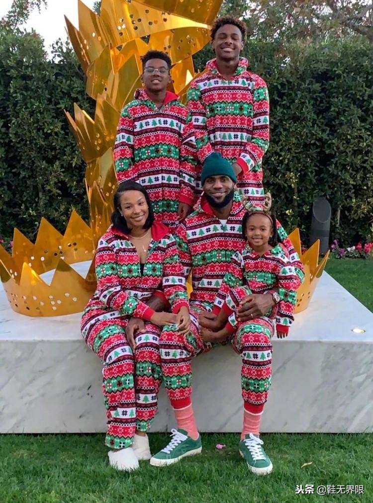 鍦ｈ癁鐗硅緫绌挎惌,鍦ｈ癁鏂板勾绌挎惌鐗硅緫