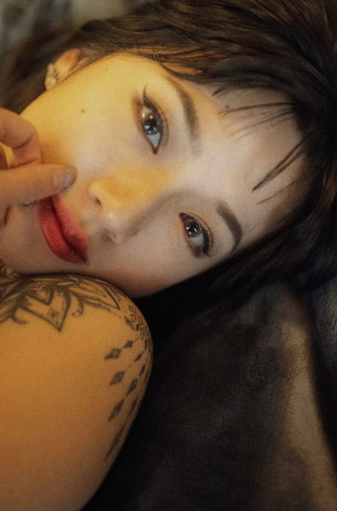 脸上长的痣有哪些是不可以取的,脸上长黑痣会影响颜值吗