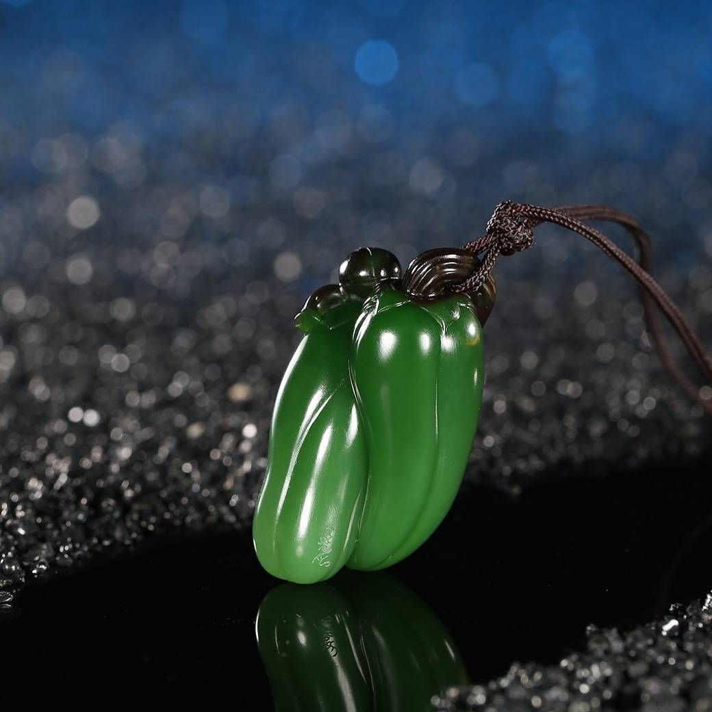 五彩斑斓的和田玉家族！这抹价值不菲万的“绿”来自何方？