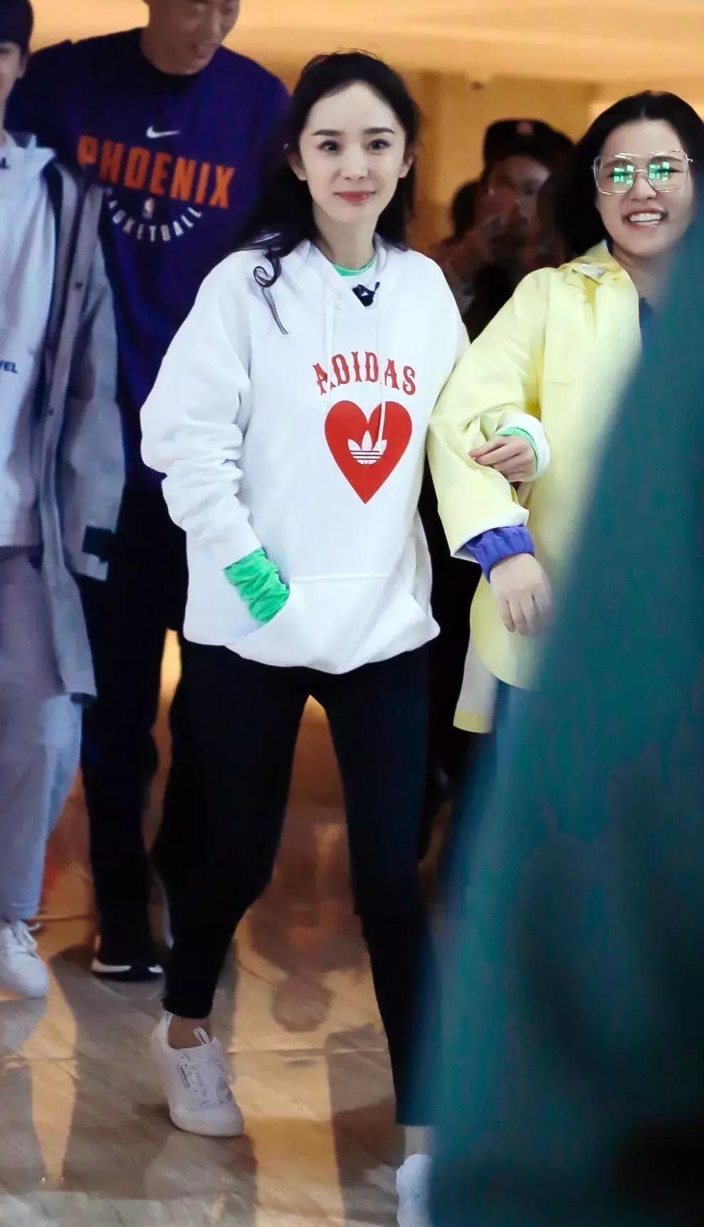 周冬雨的大胆穿搭,周冬雨正确穿搭