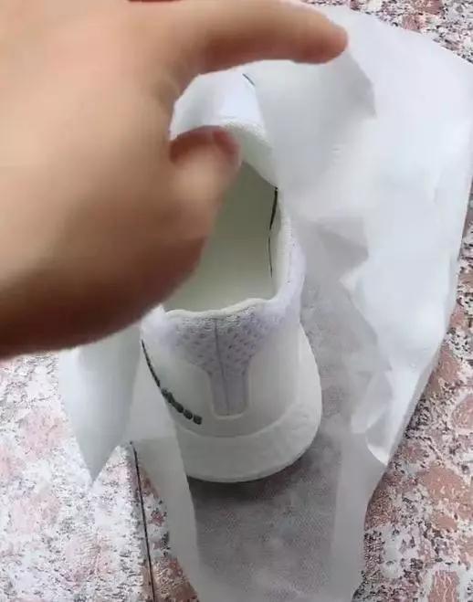 买了20年鞋,才知道鞋盒里的白布纸这么重要,后悔扔了那么多