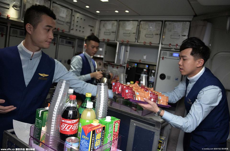 “空少”不比“空姐”差职业前景光明万丈