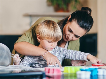 13岁男孩叛逆晚不回家如何教育,13岁男孩地下车库
