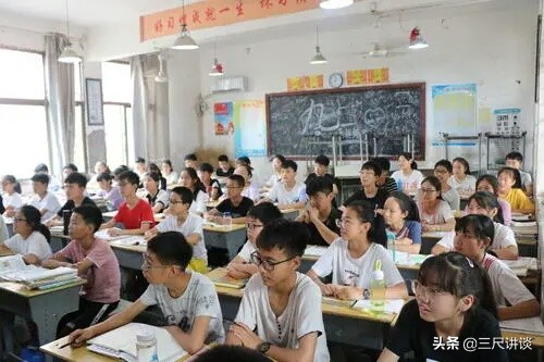 上课期间，是否允许学生上厕所，不是无解之题，老教师们如此解答