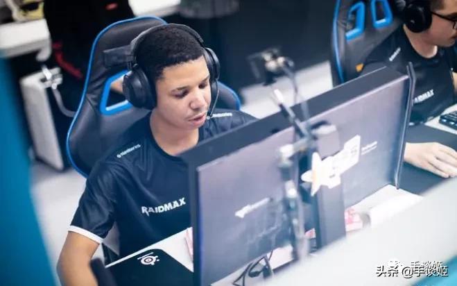 游戏改变命运！巴西平民窟里出生的他成为世界第一*击狙**手