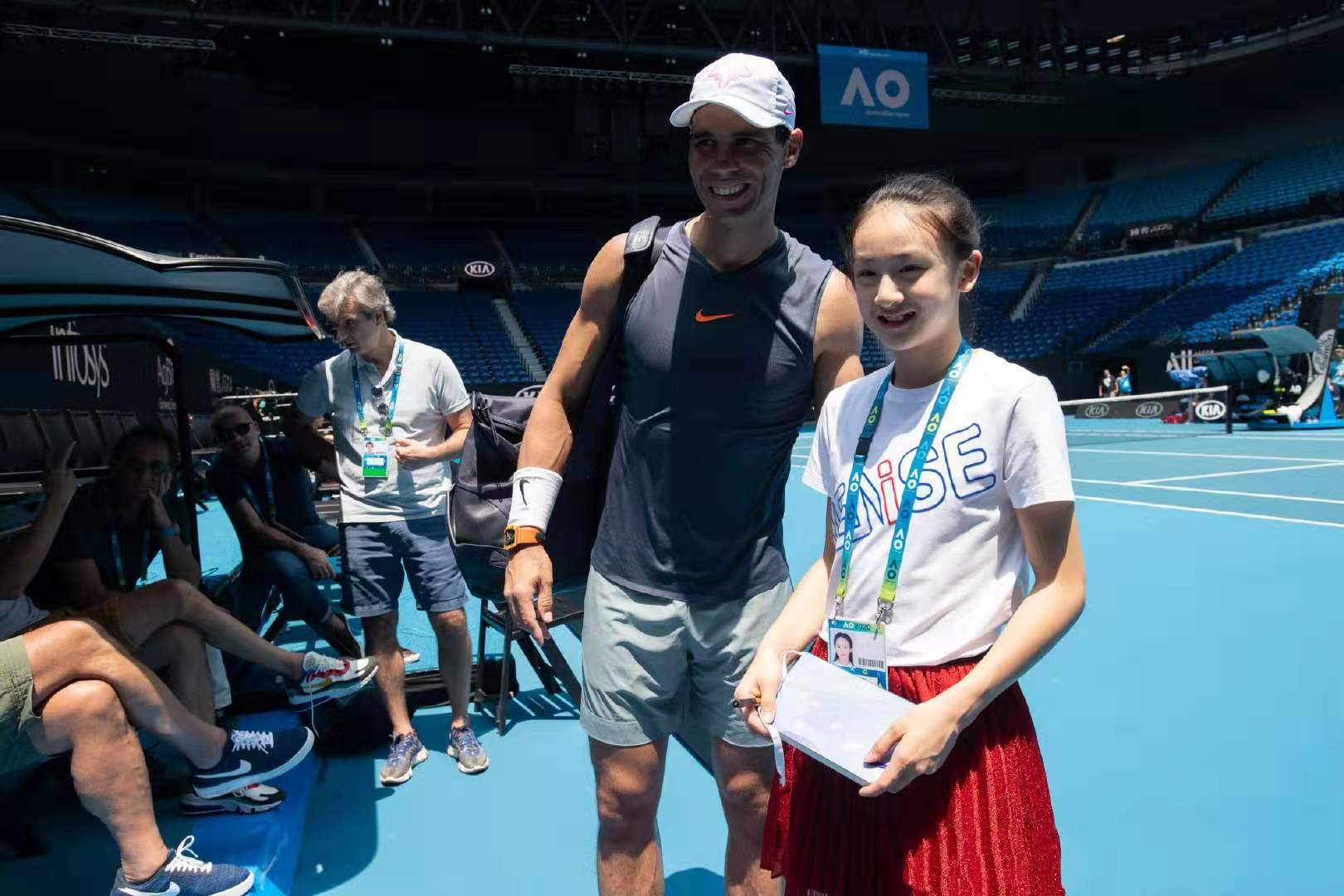 田亮森碟打底裤,田亮一家四口现身机场森碟好潮流