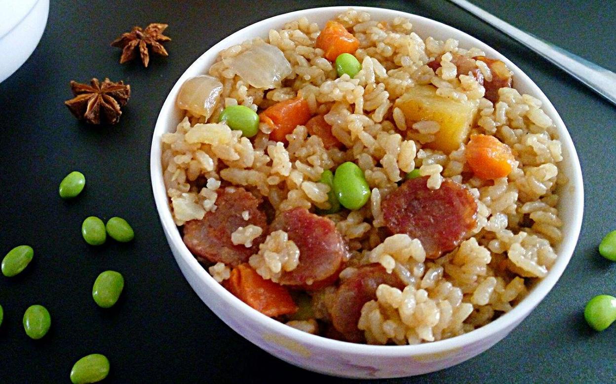 电饭锅煲仔饭腊肠最正宗的做法,青豆玉米香菇腊肠焖饭的做法大全