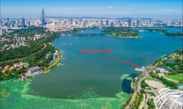 曾作为禁地，与外界隔绝二百六十多年的“玄武湖”，今日锣鼓喧天