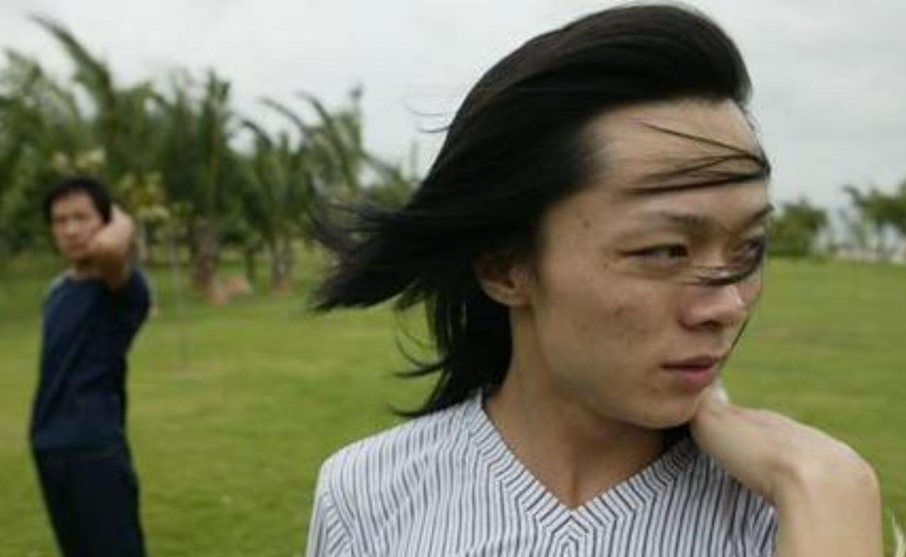 “变性人”李二毛，为爱变“女人”惨遭抛弃，出租屋结束悲惨一生