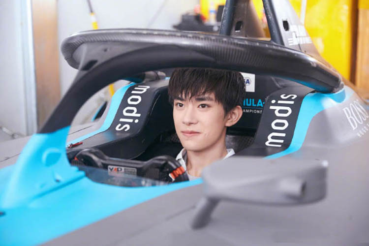 易烊千玺cosmo时尚盛典,易烊千玺fashion街舞