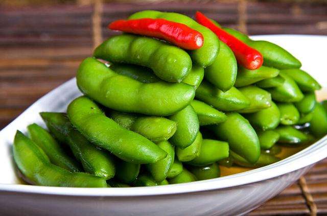 去上海迪士尼，一定要保护好你的水煮毛豆当心被翻走哟