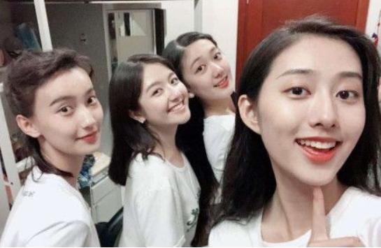 校内读书人vs校外都市丽人文案,在校内是读书人在校外是都市丽人