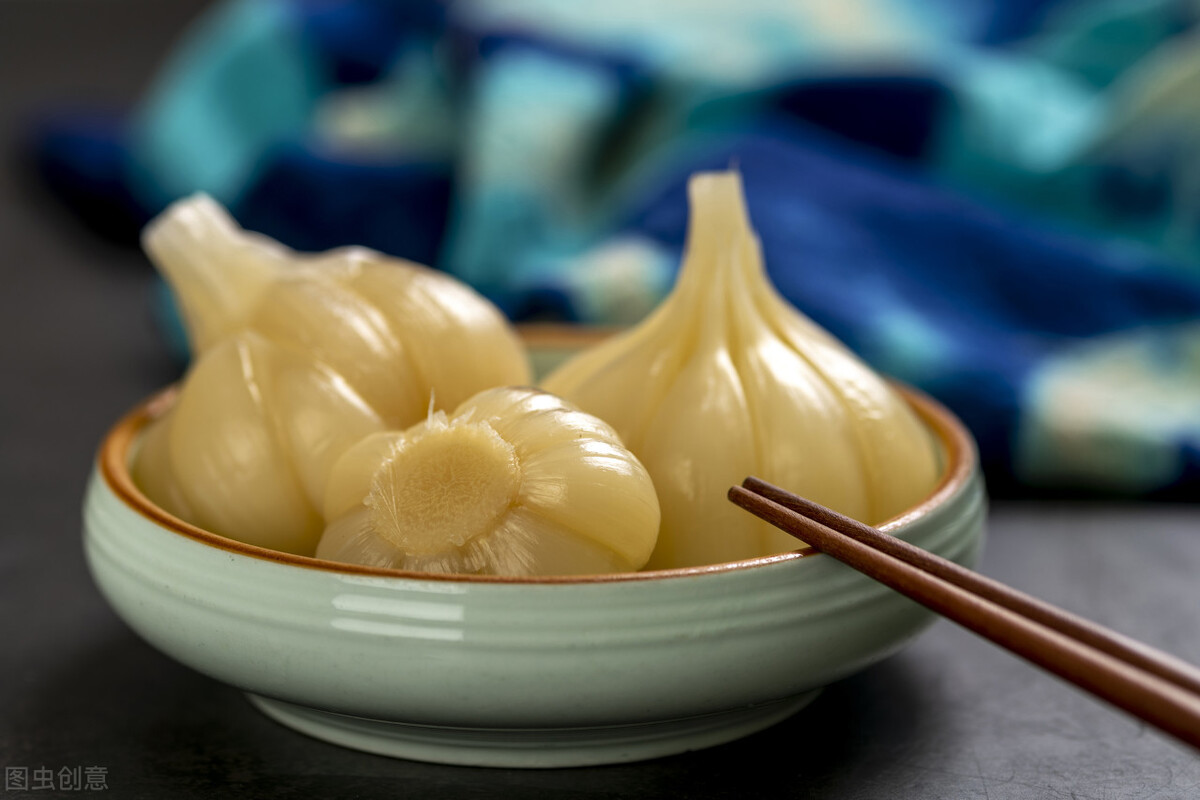 糖醋蒜发绿色,糖醋蒜变绿是什么原因