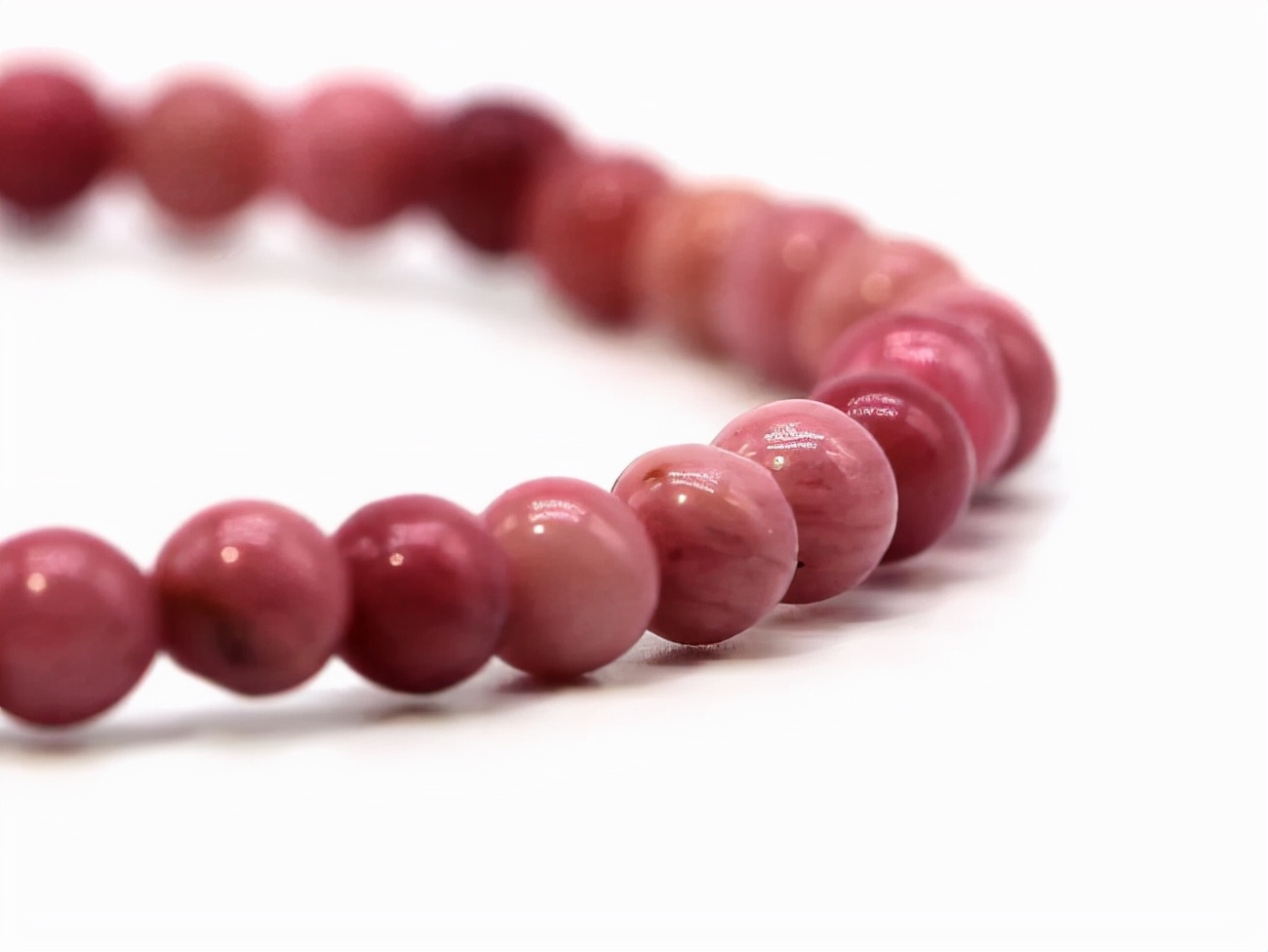 像午餐肉的宝石你没见过,却被梵克雅宝选中,粉嘟嘟的样子真讨喜