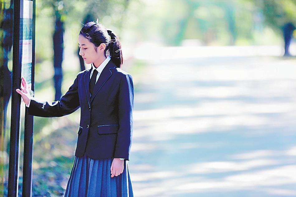 初中生攀比名牌鞋怎么引导,学生穿着攀比现象怎么处理