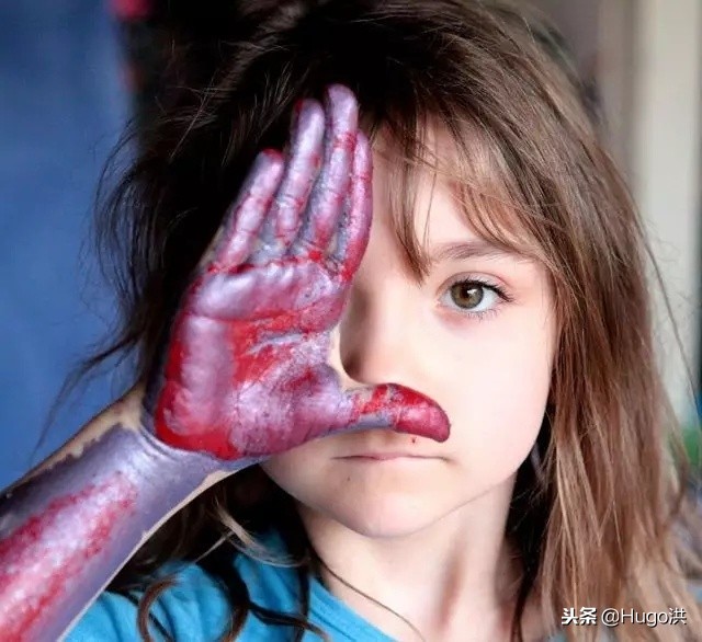 父母“纵容”的熊孩子成为了2岁的女版“毕加索”，作品卖出百万