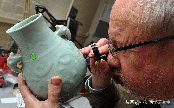 我虽然是名珠宝鉴定师,但让我肉眼识金就有些过分了