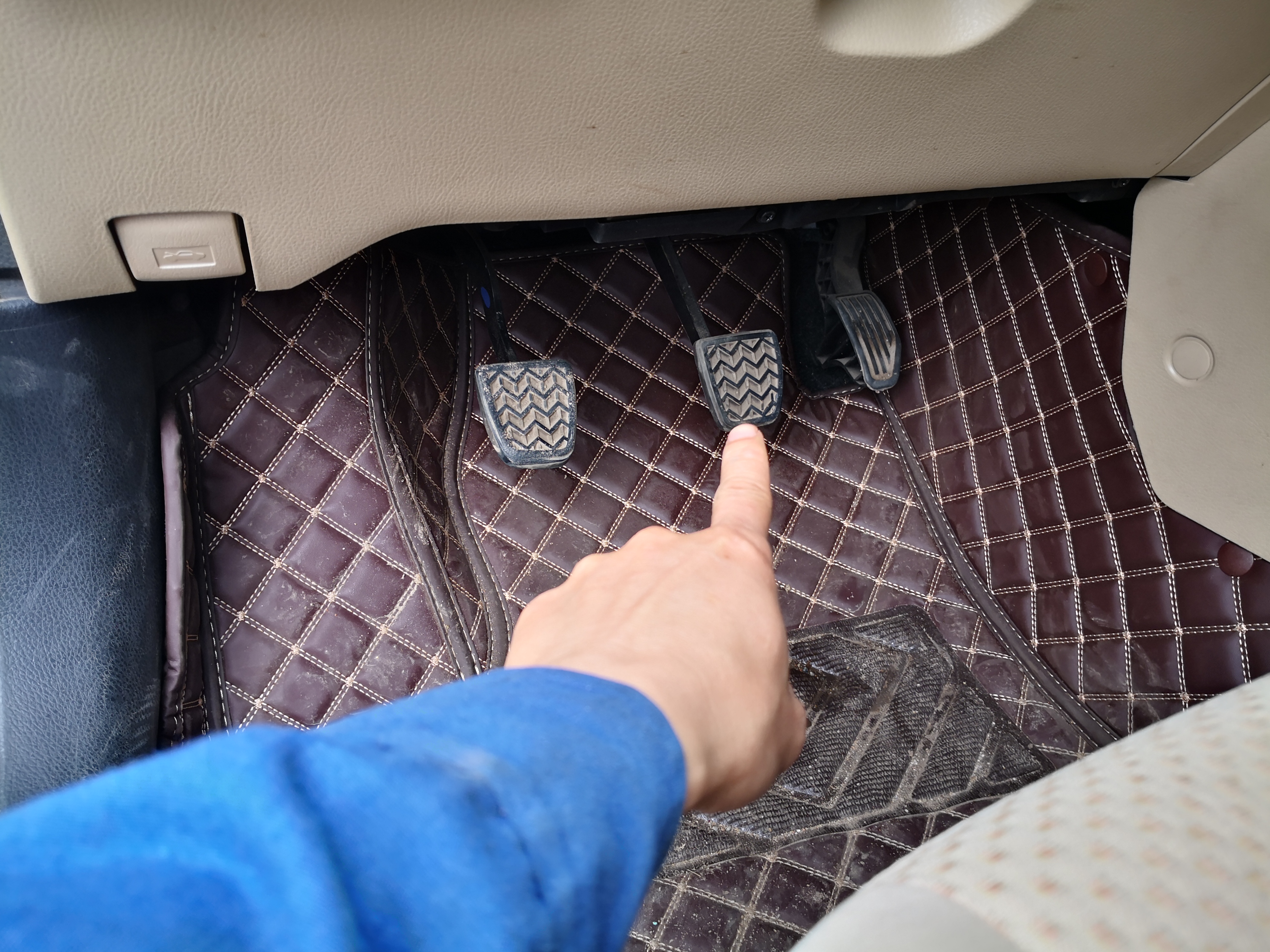 起步一脚油门踩到底有多快,起步一脚油门踩到底