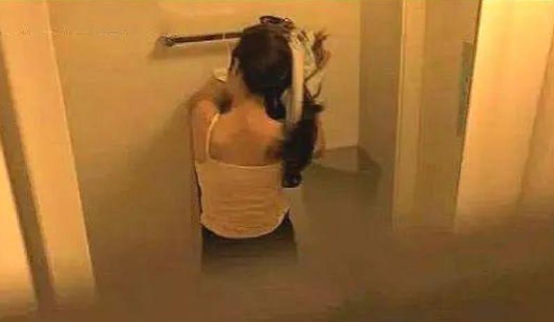 12岁男孩偷妈妈衣服,12岁孩子偷妈妈手机