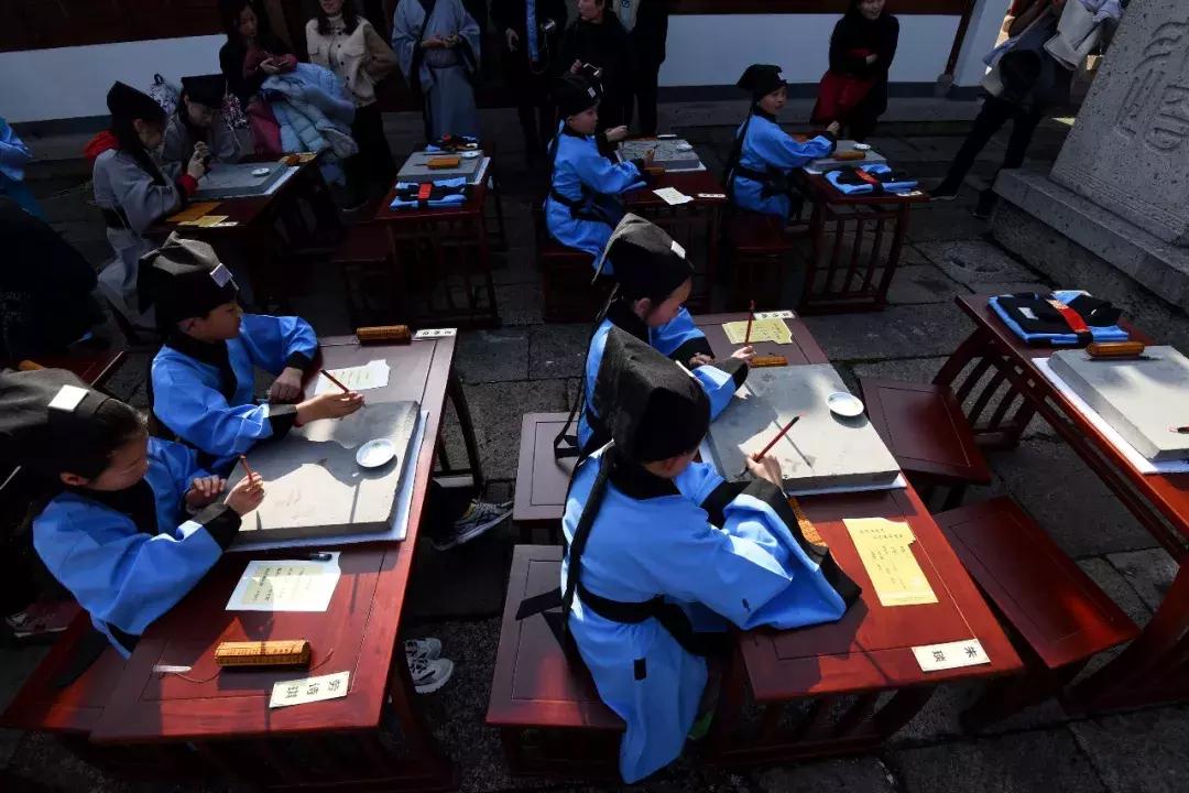 “国学热”课程售价高达10万元，有多少交了智商税？