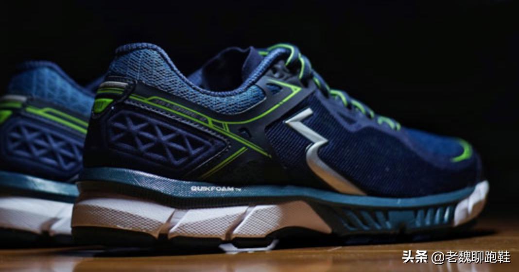 平价跑鞋学生党100-200,安踏适合跑800米的平价跑鞋