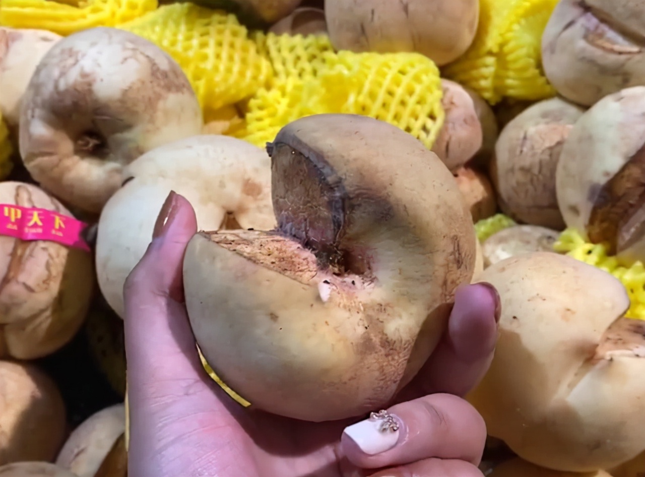 河南一女子超市买“爆炸桃”被妈妈嫌弃，尝过后秒变真香现场