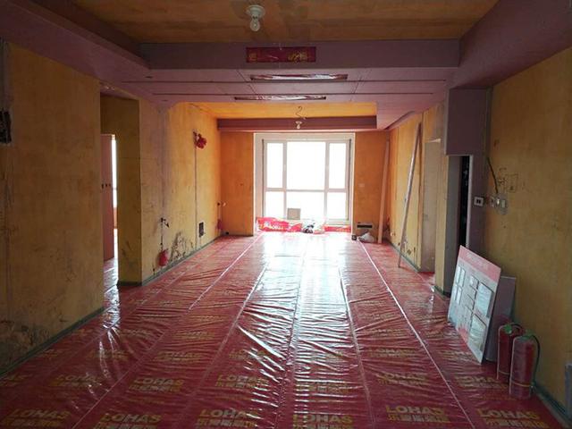 瓷砖的玻璃胶印怎么洗干净,瓷砖上的胶印怎么去除