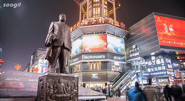 长沙人的快乐正一点一点回来！白天摩天大楼，晚上一脚解放西