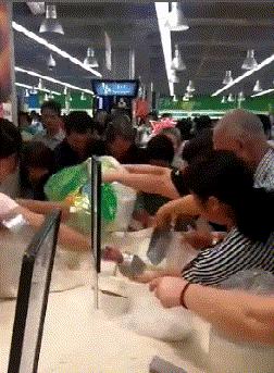 搞笑gif妹子的内心是崩溃的,搞笑gif妹子原来是个逗比